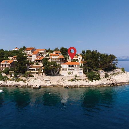 Cozy Apartment In Prigradica With House Sea View Екстериор снимка