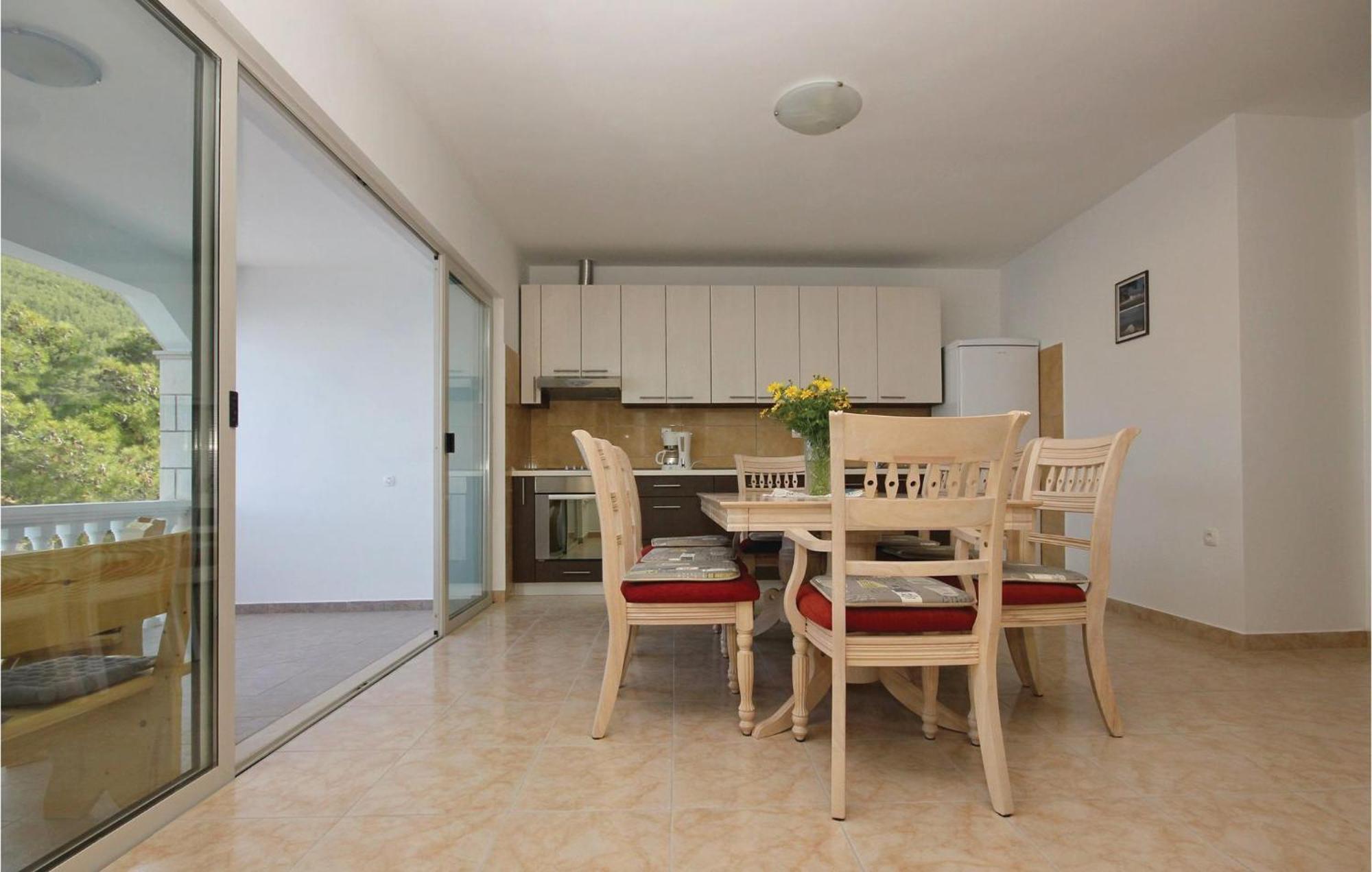 Cozy Apartment In Prigradica With House Sea View Екстериор снимка
