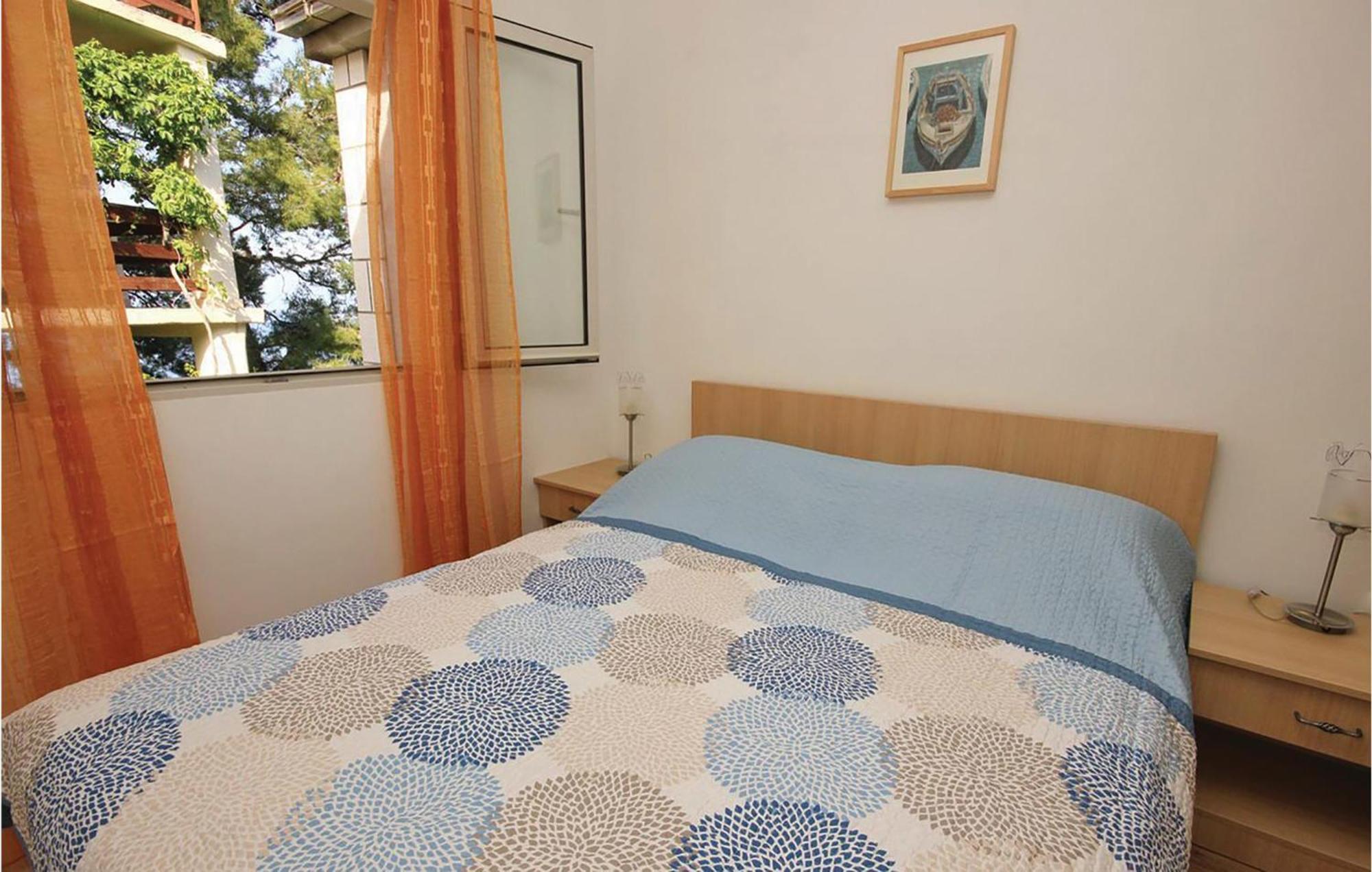 Cozy Apartment In Prigradica With House Sea View Екстериор снимка